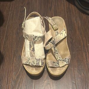 Stylish Snakeskin Pattern Sandals